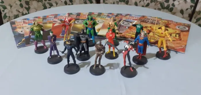 COLEÇÃO DE MINIATURAS DC HEROES EAGLEMOSS