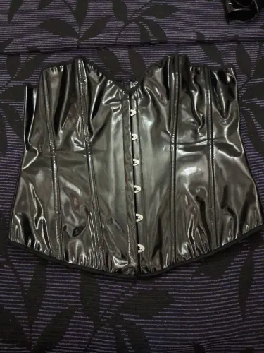 Corset de vinil preto - moda gótica, halloween