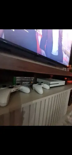 XBOX ONE S 1 TB NA CAIXA COM 7 JOGOS ORIGINAIS E 2 CONTROLES ENCAPADOS!