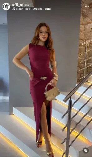 Vestido longo com fenda Vinho 
