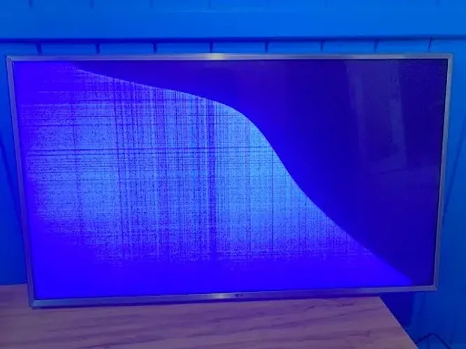 Smart TV LG 42" (Modelo 42LB6500) - Para retirada de peças / conserto