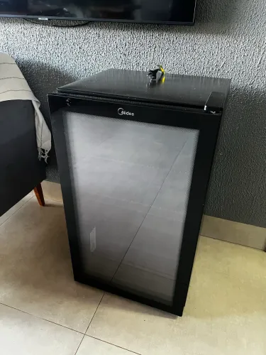 Cervejeira Midea 82l