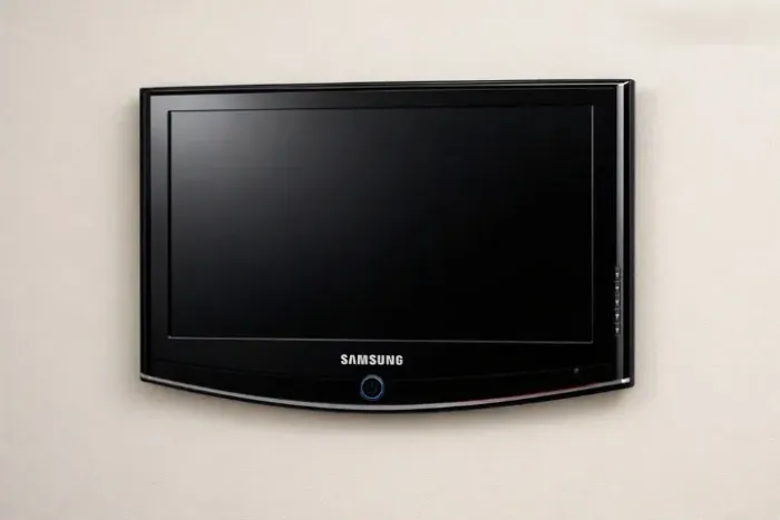 TV Samsung 32" LN32R71BAX parada- Leia