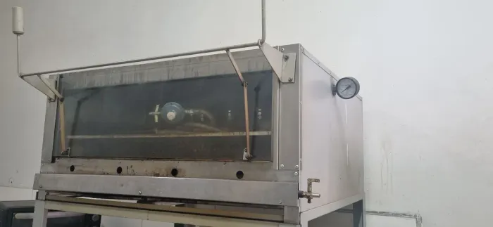 Vende  1un forno da marca vernocio a gás pedra refratário grande.  