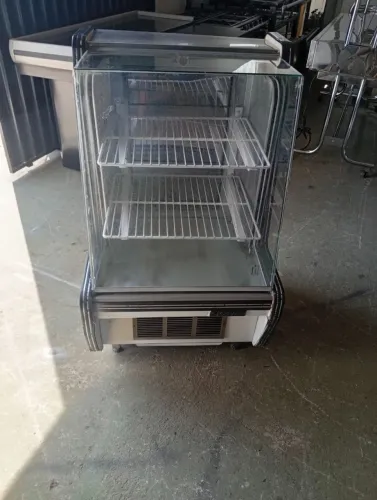 Balcão gelado ar forçado pra tortas e bolos gelado, tamanho 65 cm Gelopar funcionando blz
