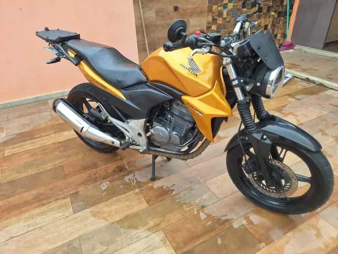 Cb 300 muito nova toda ok