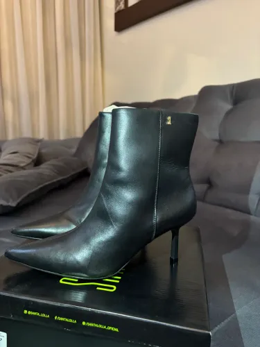 Bota Couro SANTA LOLLA Cano Baixo Preta Bico Fino