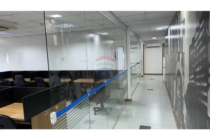 Conjunto comercial para locação na República, mobiliado, 925 metros, 4 banheiros e 1 copa.