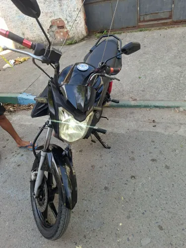 Vendo fazer 150 2015, moto muito boa pra trabalho e muito econômico.