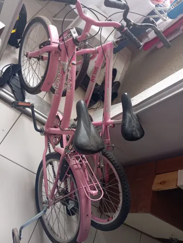 Vendo 2 bicletas infantil aro 20 400,00 reais as duas ,ou 250 ,00 cada .