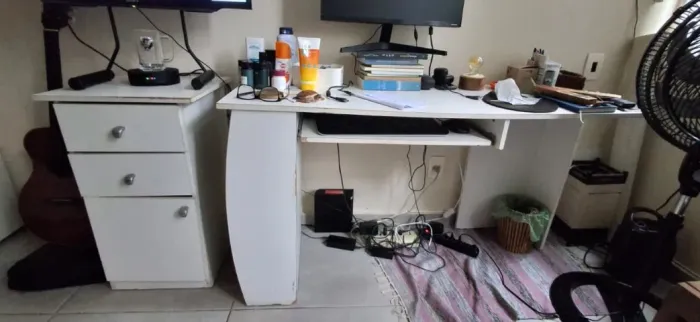 Mesa para Computador Artely + Gaveteiro Branco (Venda, Troca ou Doação) ZS