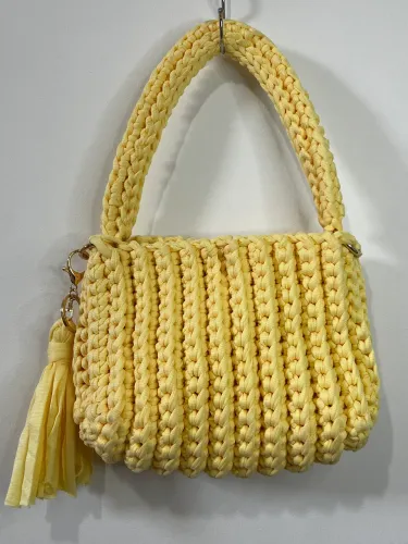 Bolsa de Crochê Amarela Pequena de Mão Fio de Malha Artesanal