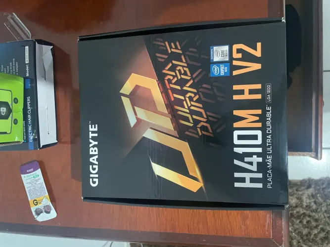 Placa mãe gigabyte H410M V2 (danificada)