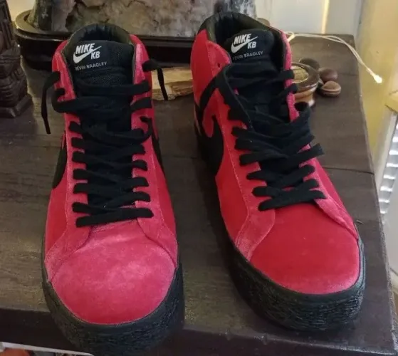 Tênis Nike Blazer mid Kevin Bradley veludo vermelho