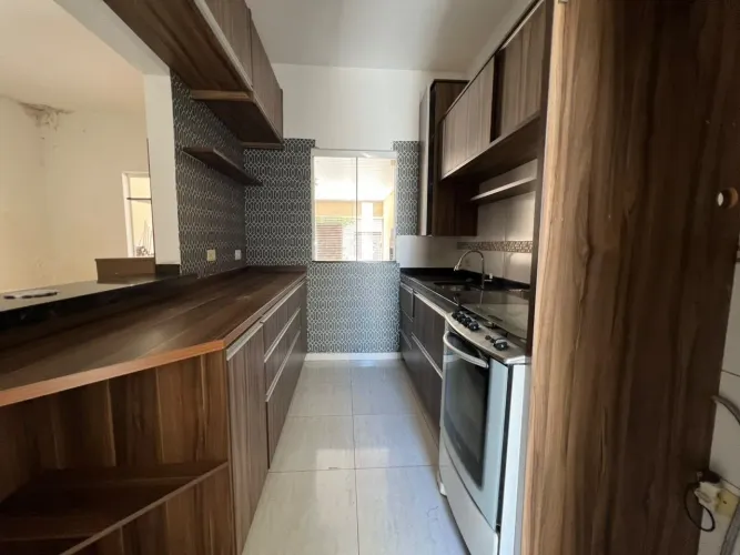 Casa com 3 dormitórios para alugar, 80 m² por R$ 2.100/mês - Jardim Vale Verde - Londrina/