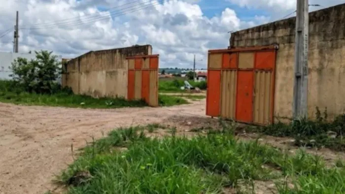 Leilão - Comercial - De R$696.465,00 Por R$348.232,50