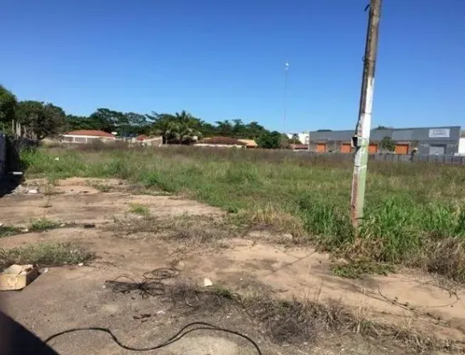 Terrenos na Av. Fernando Correa