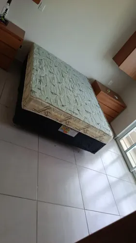 Cama casal com 10 cm de colchão