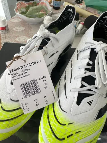 Chuteira adidas 42