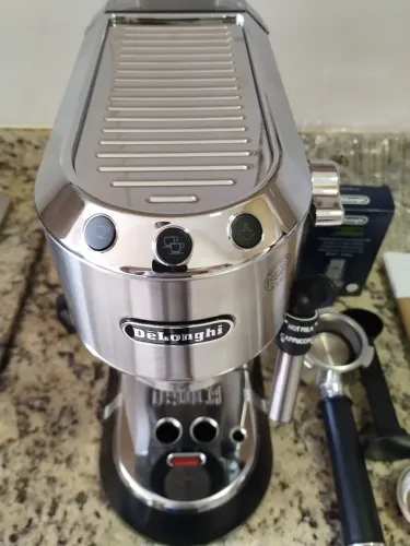 Cafeteira Expresso De'Longhi Dedica EC685.M Inox 220V - Impecável!
