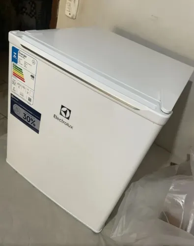 Frigobar Electrolux 47L Efficient com Controle de Temperatura Cor Branca EM50