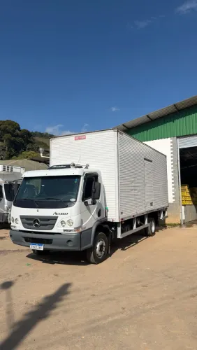 Accelo 815 bau - ano 2020