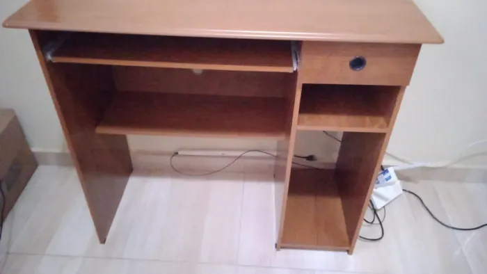 Mesa escrivaninha ( 1 mês de uso)