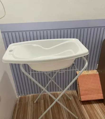 Banheira Adoleta 25litros com suporte 
