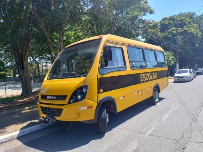 Micro ônibus Iveco