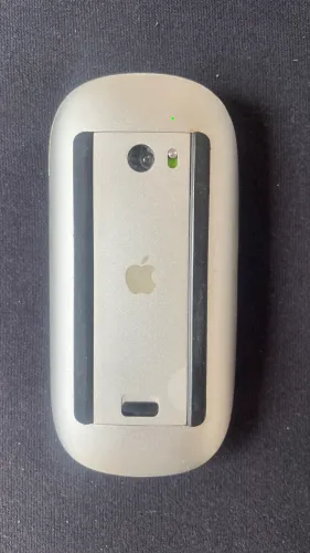Apple mouse Magic Mouse de 1ª geração (modelo A1296).
