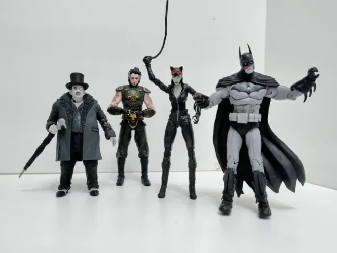 BATMAN ARKHAM CITY-ACTION FIGURE-BATMAN, MULHER GATO, PINGUIM, RA`S AL GHUL&SOLOMON GRUNDY