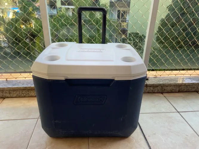 Cooler Coleman com rodas