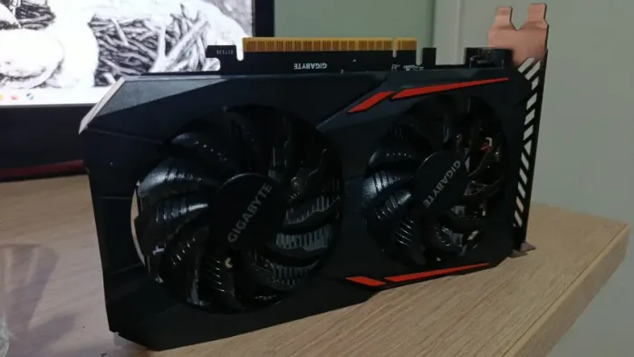 Placa de video GTX 1050 TI