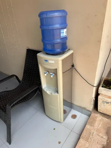 Bebedouro de galão