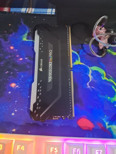 Memória ram RGB  ddr4 8 GB 3200 Mhz 