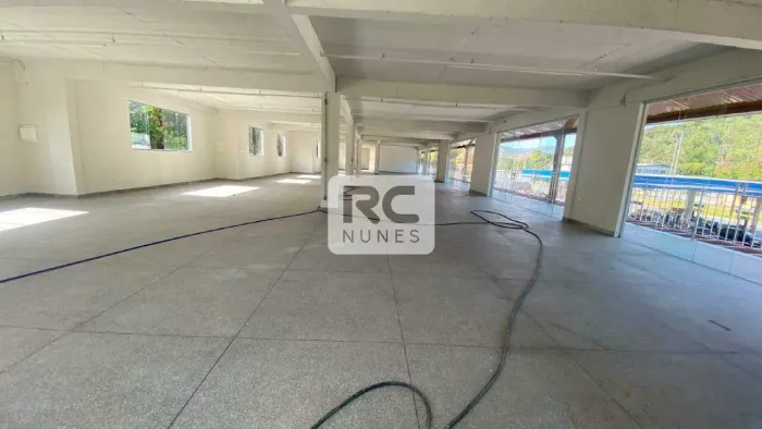 Sobreloja com área de 550m², 04 banheiros, no Bairro Nações Unidas, Sabará/MG