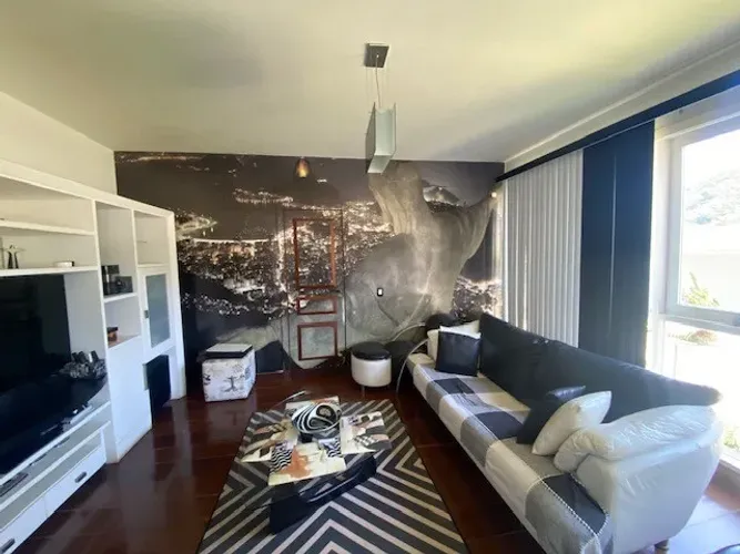 Casa em Condomínio para Locação em Petrópolis, Mosela, 5 dormitórios, 3 suítes, 5 banheiro
