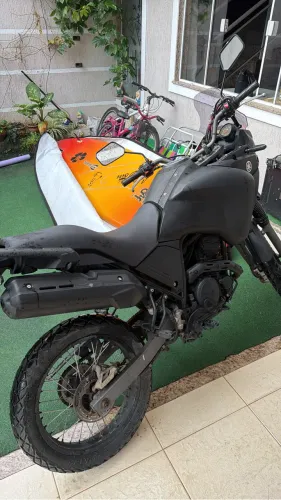 Moto pouco usada