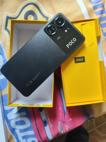 Celular POCO semi novo 256GB câmera 50 megas