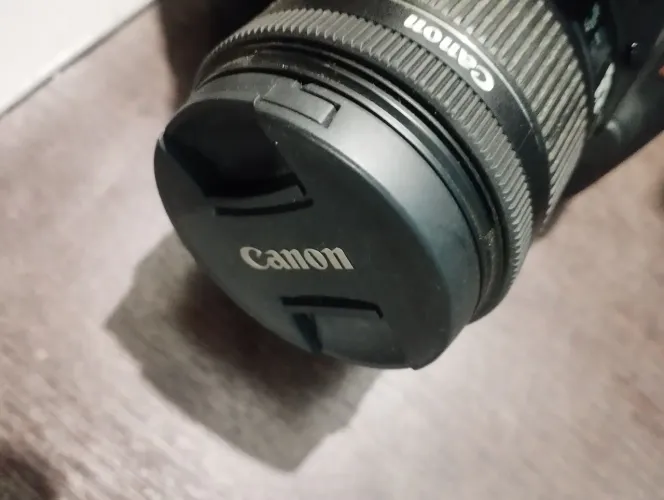 Camera Canon T7 com.lente