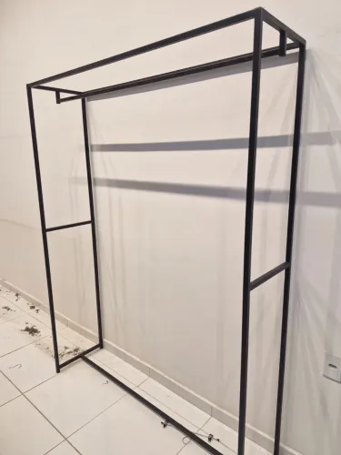 Arara de roupa p loja