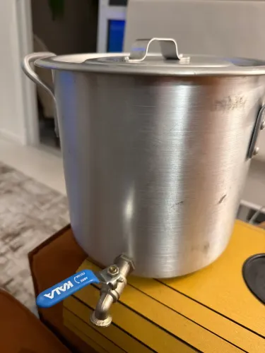 Panela com torneira