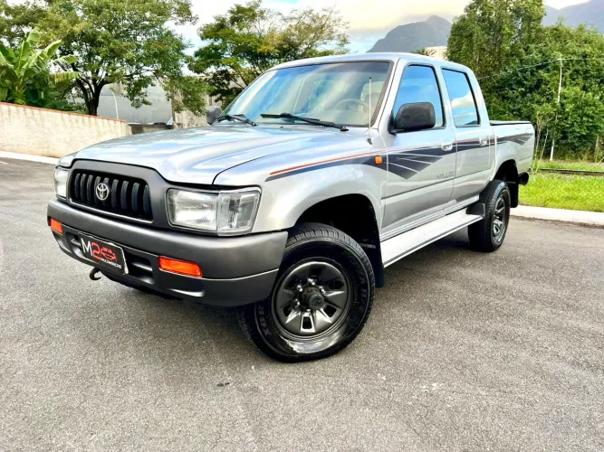 Toyota Hilux CD DX 4X4 3.0 8V 90cv Diesel 2004
