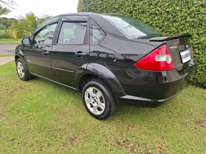 Ford Fiesta Sedan 1.0 8V Flex 4P 2009