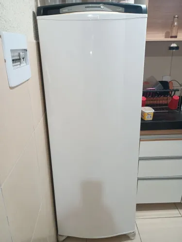 Vendo geladeira ( refrigerador)
