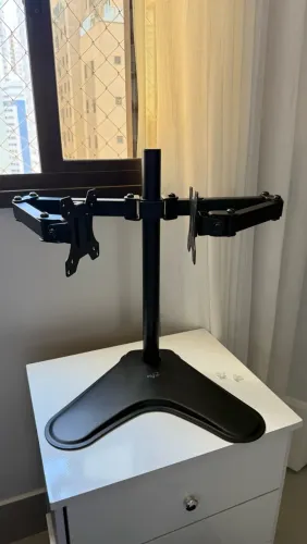 Braço duplo articulado para monitor