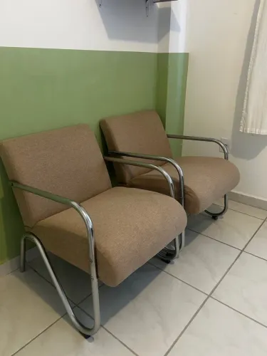 2 Poltronas em linho beje seminovas