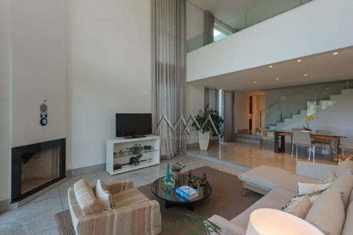Casa à Venda no Condomínio Vila Castela com 4 Quartos - 412m²