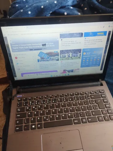 Notebook usado carregador e bateria original funcionando leia