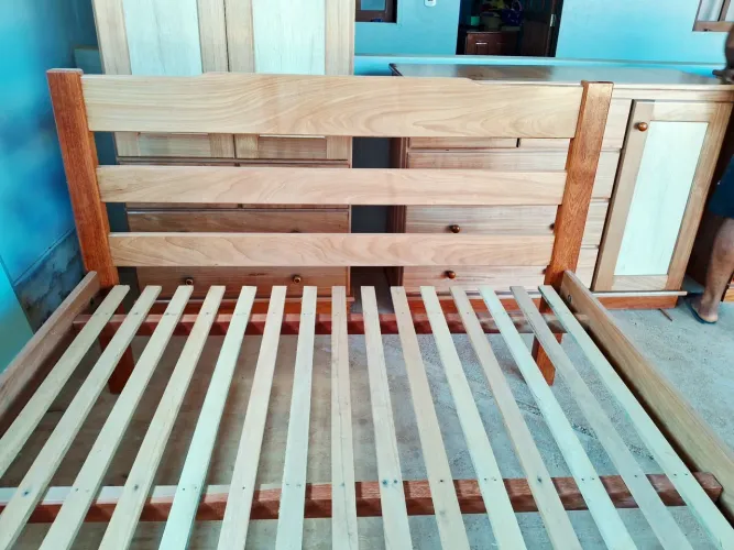 Cama casal madeira maciça, Nova